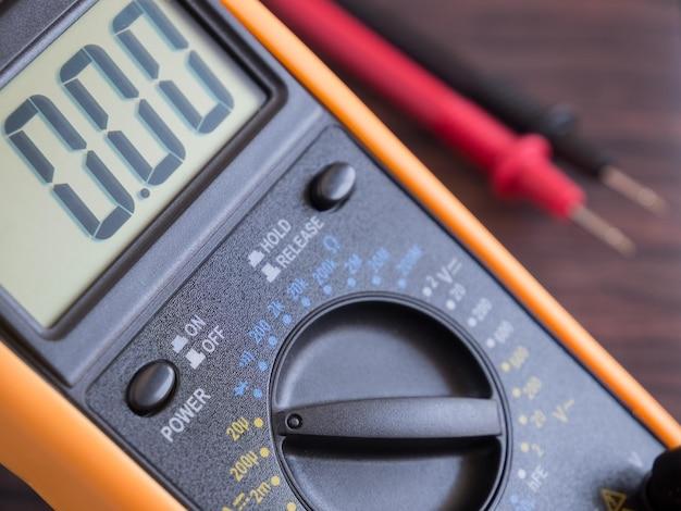   Measuring voltage on neutral wire using multimeter