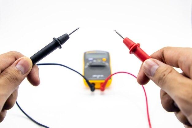How to test hot and neutral wires with multimeter